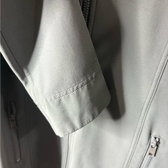 Lululemon Rain Jacket Softshell Size 4 Grey Water Repellent - Picture 5 of 11